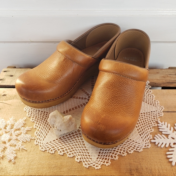 Dansko Pro Honey Clogs Burnished Distressed Pebble Leather Boho Cottage 8.5-9 - Picture 7 of 16